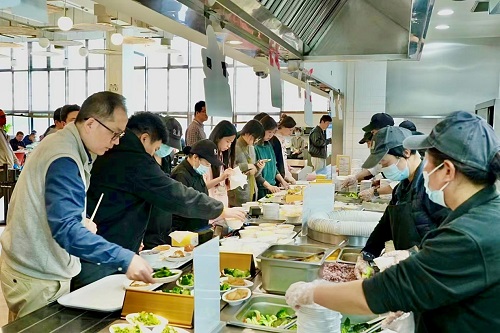 华亿体育(中国)责任有限公司上海分公司员工餐厅   索尼协生蔬菜品尝活动