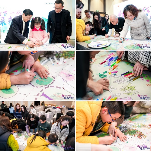 志愿者与孩子们一起绘制环保画卷